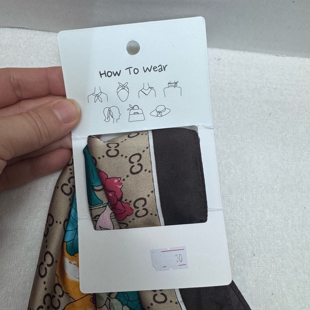 ODIVA. Floral  Scarf - Picture 4 of 7